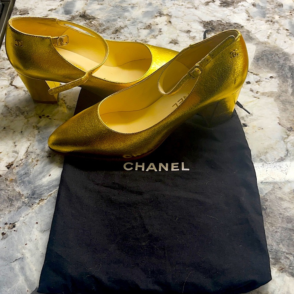 CHANEL 70m maryjane 37.5 gold